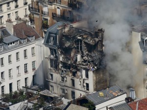 Explosion partially destroys Paris apartment building