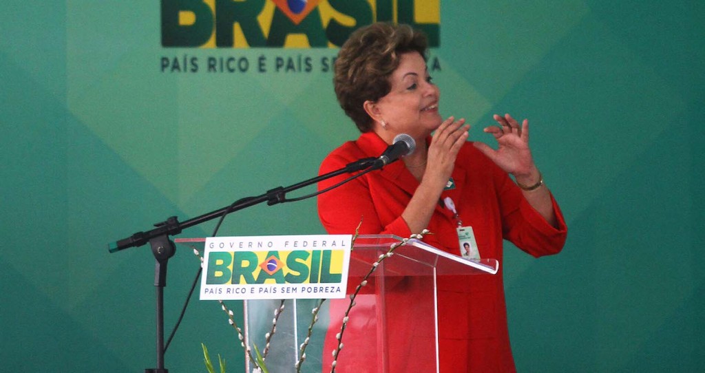 RS - DILMA/HOSPITAL RESTINGA E EXTREMO-SUL - POLÕTICA - A presidente da Rep˙blica, Dilma Rousseff faz visita inaugural ao Hospital Restinga e Extremo-Sul, em Porto Alegre (RS), na manh„ desta sexta-feira (4), com a presenÁa do prefeito JosÈ Fortunati. 04/07/2014 - Foto: ROBERTO VINICIUS/FUTURA PRESS/FUTURA PRESS/ESTAD√O CONTE⁄DO