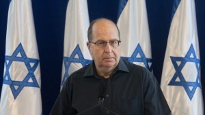 Israeli defense minister resigns