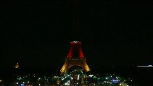 Eiffeltoren gehuld in Duitse driekleur