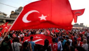 Turkije ontslaat 900