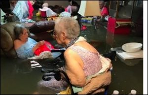 bejaarden in water