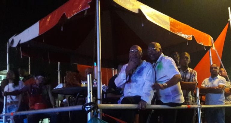 President Bouterse bezoekt Hardcore Phagwa Festival