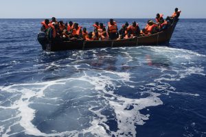 14-Nieuwe piek in aantal immigrantendat VK per boot bereikt