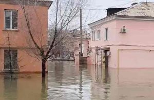14 Meer-dan-10-duizend-woningen-overstroomd